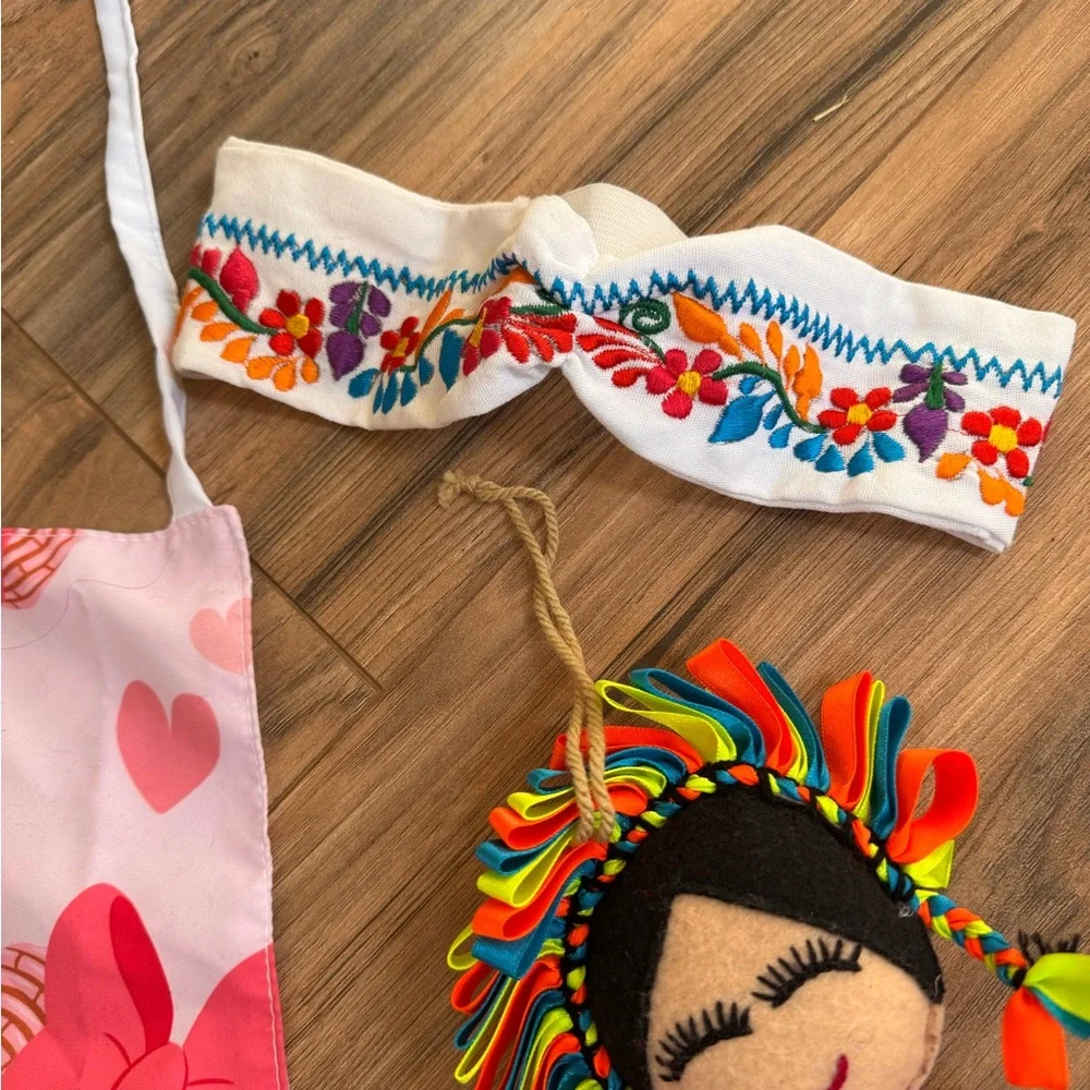 Playful Pink Apron with concha’s and other fun goodies! - Picture 4 of 5